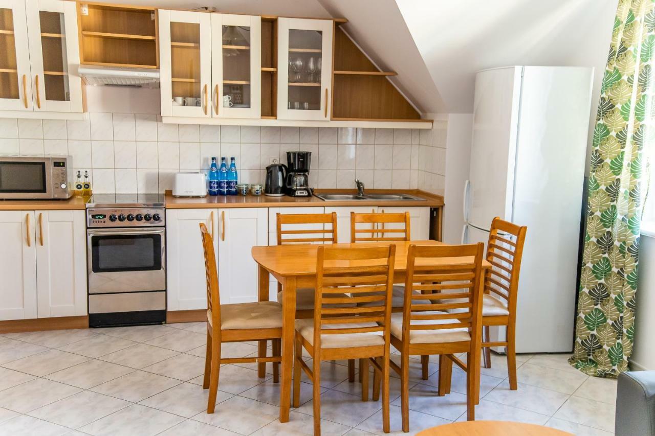3-Bedroom Apartment Plac Neptuna By Noclegi Renters 미엥지즈드로예 외부 사진