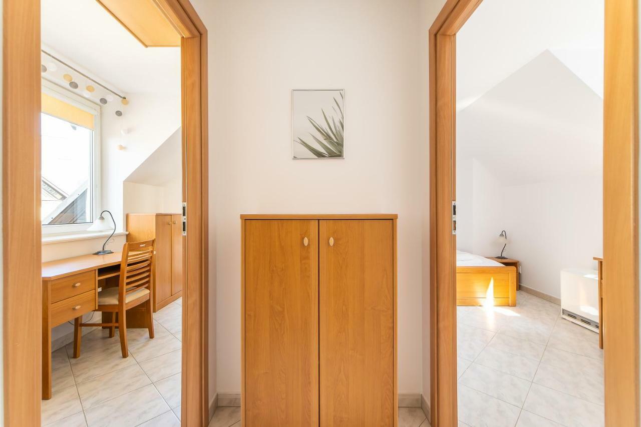 3-Bedroom Apartment Plac Neptuna By Noclegi Renters 미엥지즈드로예 외부 사진