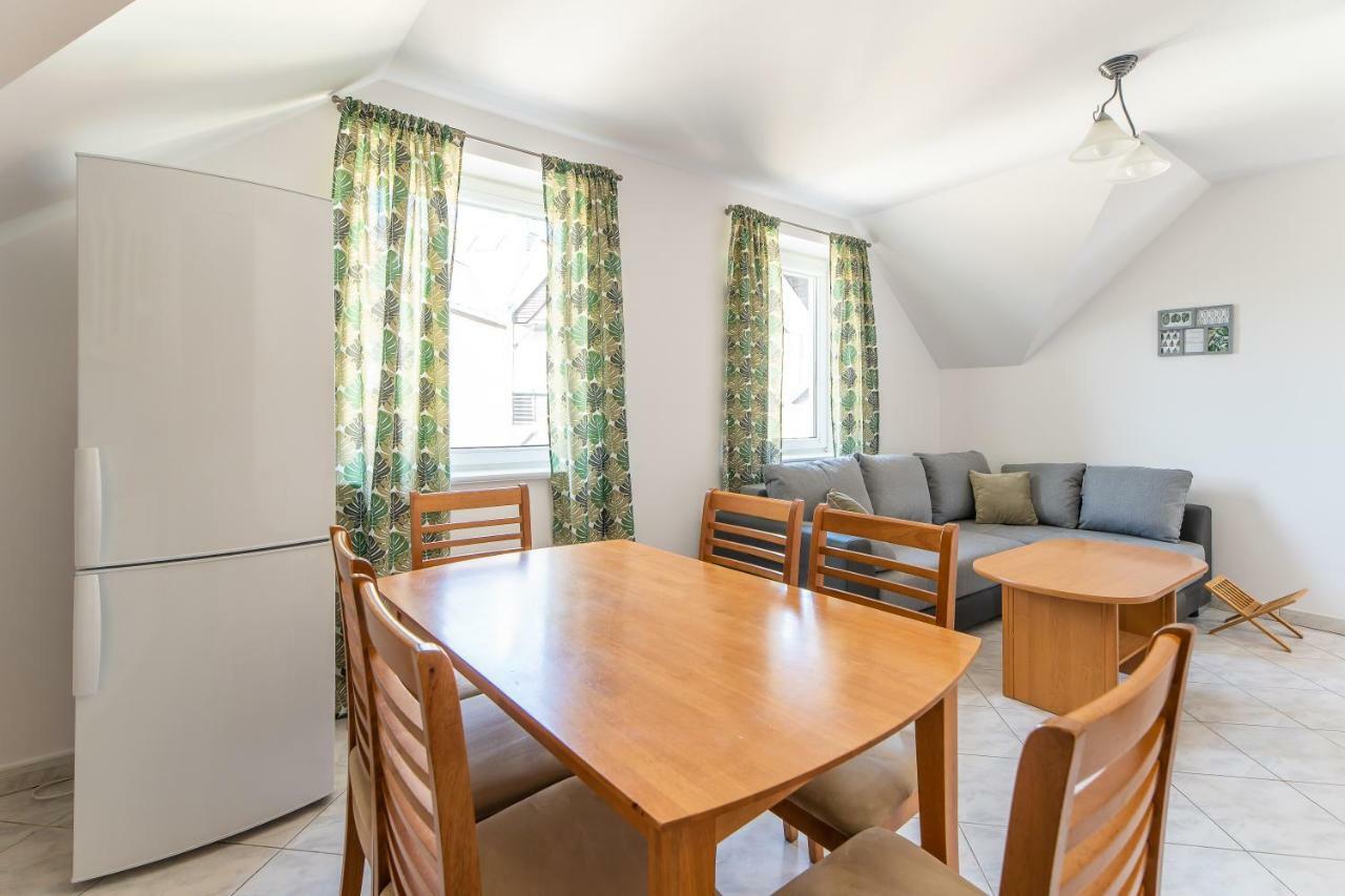 3-Bedroom Apartment Plac Neptuna By Noclegi Renters 미엥지즈드로예 외부 사진