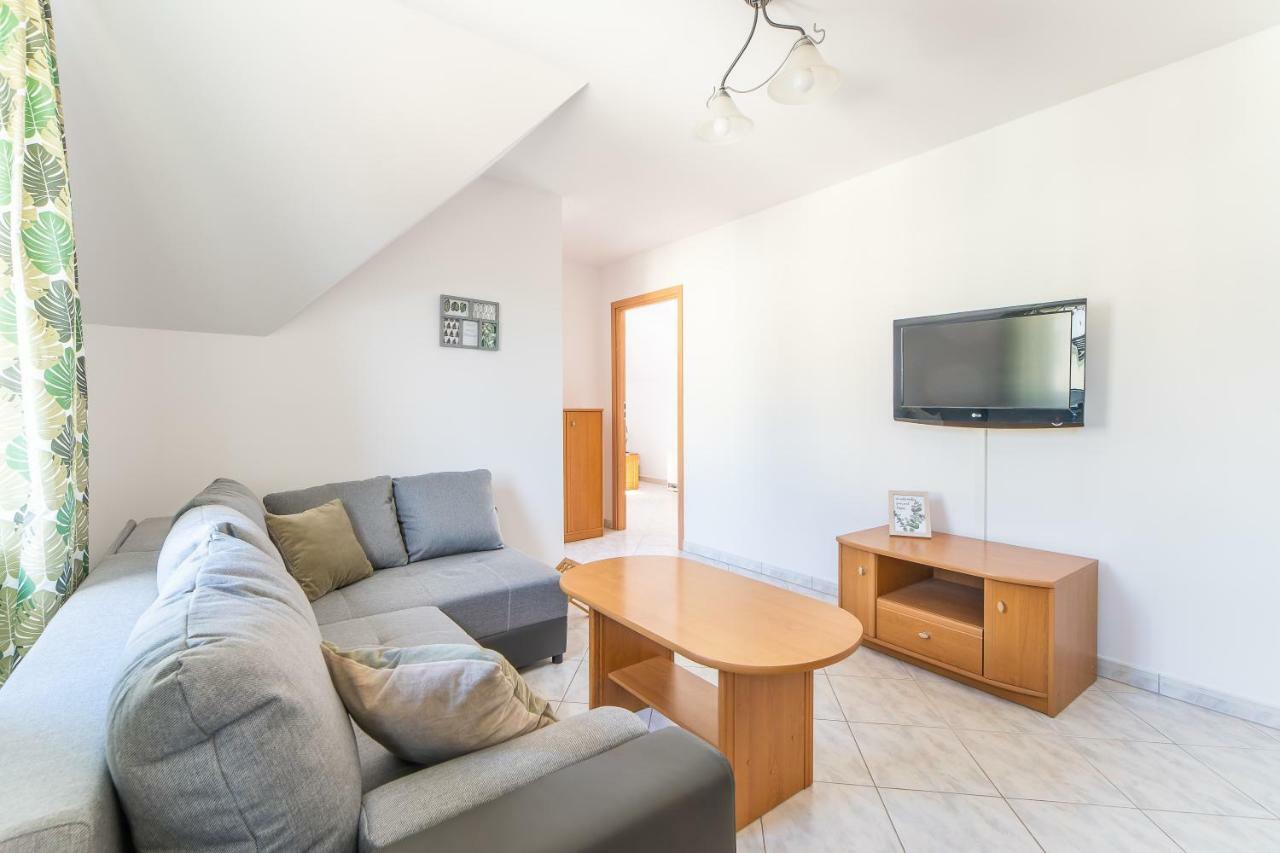 3-Bedroom Apartment Plac Neptuna By Noclegi Renters 미엥지즈드로예 외부 사진