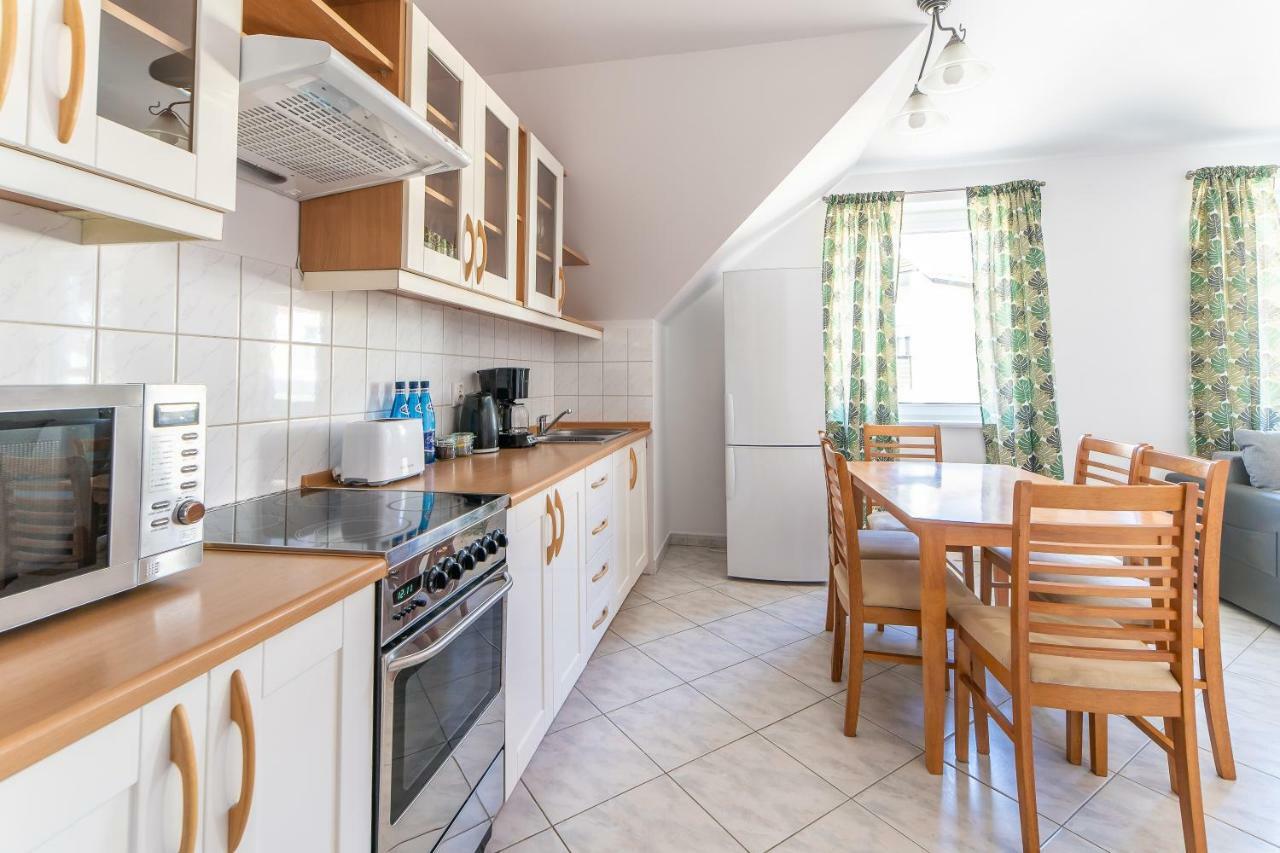 3-Bedroom Apartment Plac Neptuna By Noclegi Renters 미엥지즈드로예 외부 사진