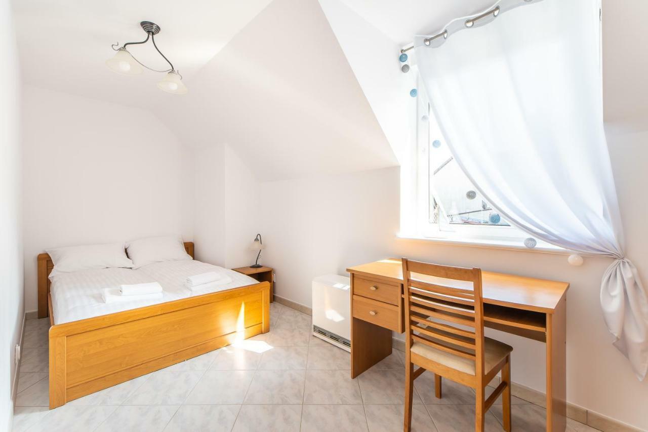 3-Bedroom Apartment Plac Neptuna By Noclegi Renters 미엥지즈드로예 외부 사진